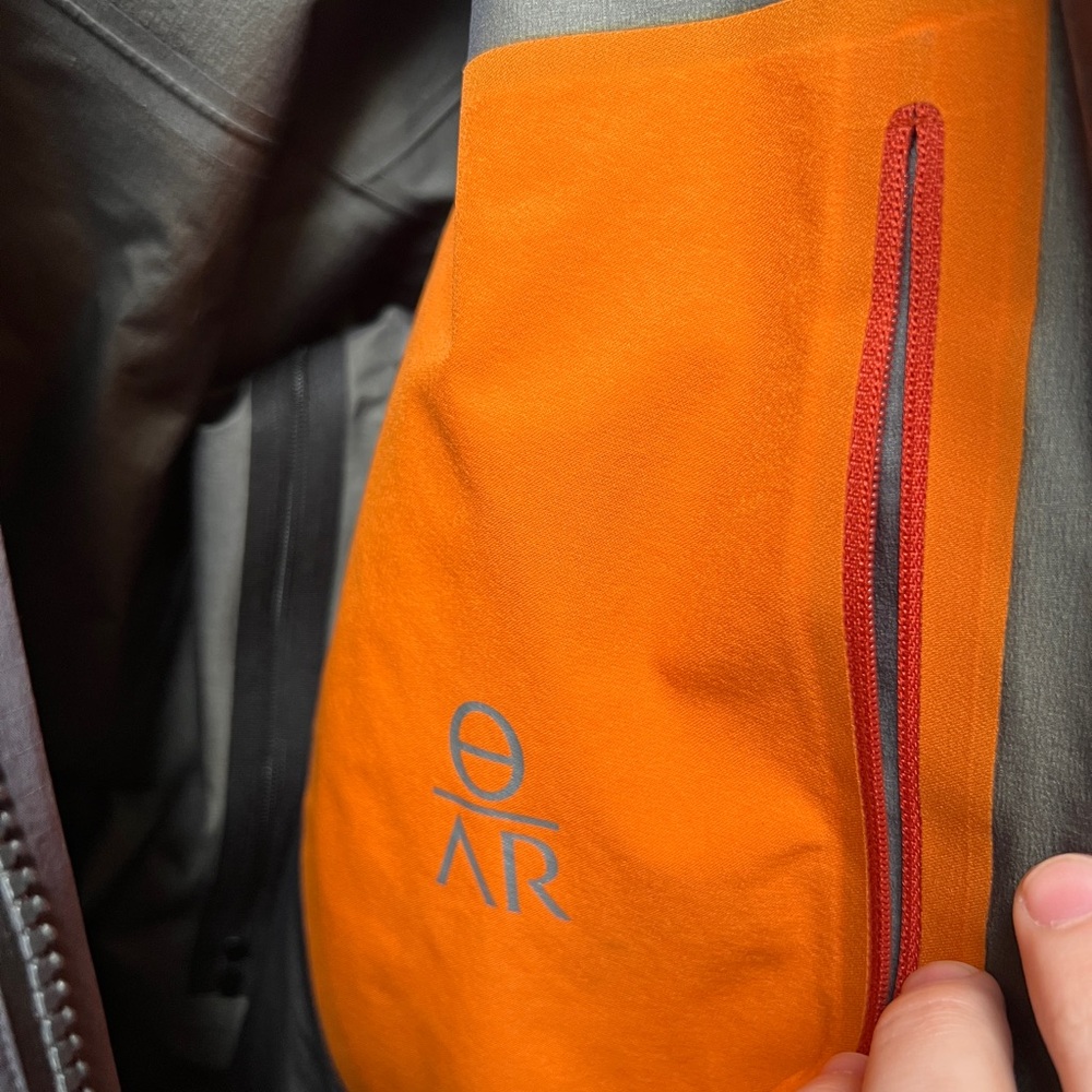 Arc'teryx Beta AR Black Raincoat - Picture 10 of 16